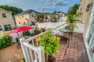 36 Foothill Ct, Staten Island, NY 10309