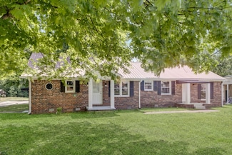 160 Magnolia St, Camden, TN 38320