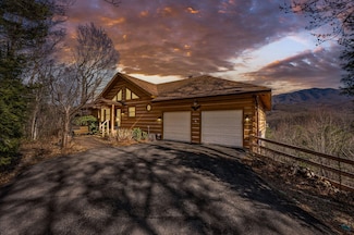 449 Lucerne Way, Gatlinburg, TN 37738