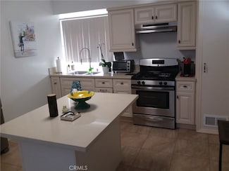 3810 W Heffron Dr Unit B, Burbank, CA 91505