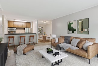 2800 Hamline Ave N Unit 302, Roseville, MN 55113