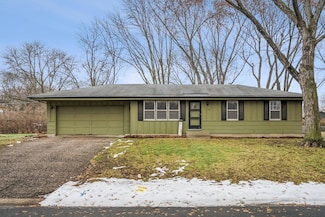 1042 Swift St S, Shakopee, MN 55379
