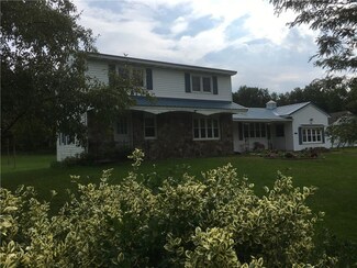 92 Klocks Corners Rd, Oswego, NY 13126