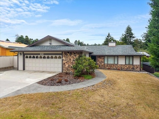 1450 Trails End Rd, Eureka, CA 95503