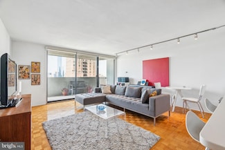 224 30 W Rittenhouse Square Unit 1914, Philadelphia, PA 19103