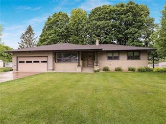 407 S Scott St, Elmwood, WI 54740