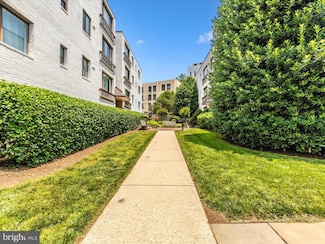 2610 Tunlaw Rd NW Unit 102, Washington, DC 20007