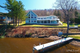 18918 Canal Rd, Houghton, MI 49931