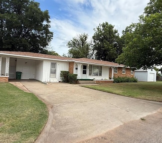 1906 N Pennsylvania Ave, Mangum, OK 73554