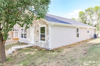 325 W Market St, Warrensburg, MO 64093