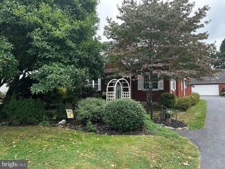 716 Fishburn Rd, Hershey, PA 17033