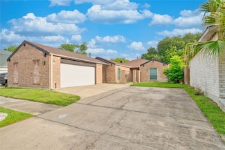 7838 Vickijohn Dr, Houston, TX 77071