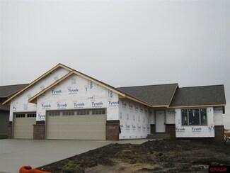 301 Grovebrook Ct, Mankato, MN 56001