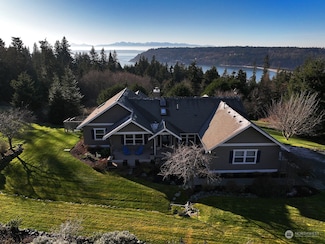 4296 Vickers Ln, Clinton, WA 98236