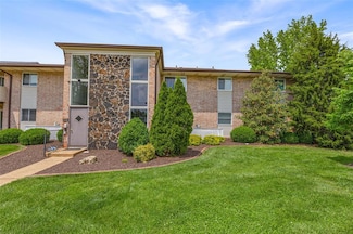 10003 Sakura Dr Unit B, Saint Louis, MO 63128