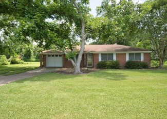 208 Roark Ln, Freeport, TX 77541