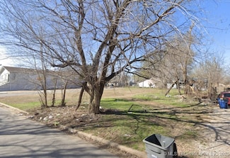 2208 N Atlanta Place, Tulsa, OK 74110