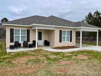 3 Risby St, Hawkinsville, GA 31036