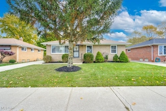 6961 Maplewood Rd, Parma Heights, OH 44130