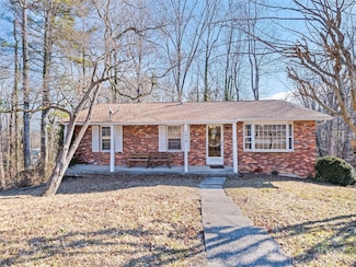 1210 Pinebrook Cir, Hendersonville, NC 28739