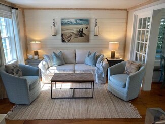 20 Hydrangea Ln, Mashpee, MA 02649