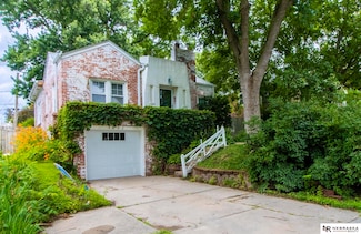 5802 Pacific St, Omaha, NE 68106