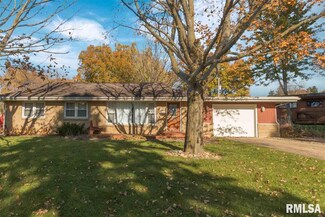607 W Burton Ave, Eureka, IL 61530