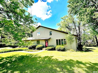 7 Lakewood Dr, Centralia, IL 62801