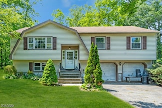82 N Beverwyck Rd, Parsippany, NJ 07054