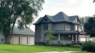 306 E Prospect St, New Hampton, IA 50659