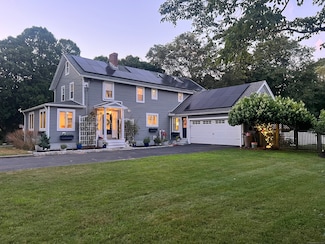 24 Cottage Place, Old Saybrook, CT 06475