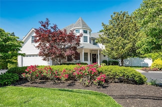 11 Aron St, Smithtown, NY 11787
