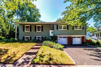 33 Harmon Rd, Edison, NJ 08837
