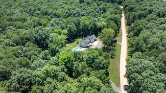 7916 E Plunders Creek Rd, Dickson, TN 37055
