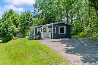 176 Pine St, Waldoboro, ME 04572