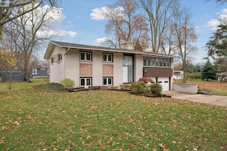3737 N Karwood Dr, Port Clinton, OH 43452