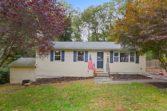 5 Ledgewood Dr, Gales Ferry, CT 06335