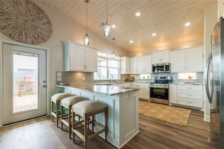 778 Wommack Dr, Crystal Beach, TX 77650