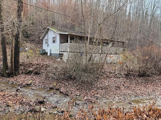 556 Blaines Branch Rd, Beattyville, KY 41311