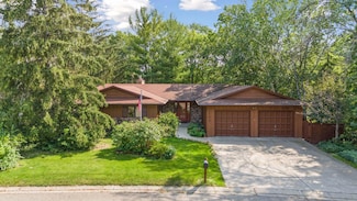 1505 Sunshine Ct, Chaska, MN 55318