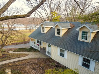 35W657 Park Ln, Saint Charles, IL 60175