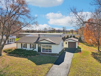 2413 Country Ln, McHenry, IL 60051