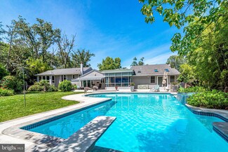 1122 Roan Ln, Alexandria, VA 22302