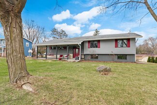 5569 Moonlight Dr, Waunakee, WI 53597