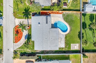 130 W Osceola Ln, Cocoa Beach, FL 32931