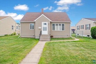 1115 12th St S, Virginia, MN 55792