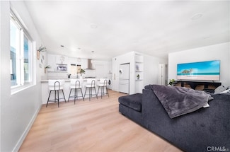 1011 W Myrtle St, Santa Ana, CA 92703