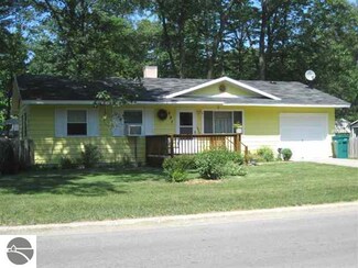 897 Centre St, Traverse City, MI 49686