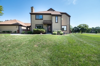 1325 Fairfax Ln, Buffalo Grove, IL 60089
