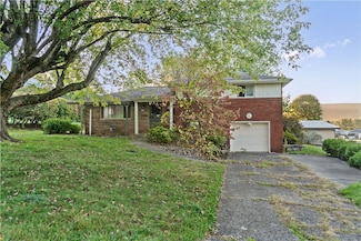 15 Meadow Ln, Uniontown, PA 15401